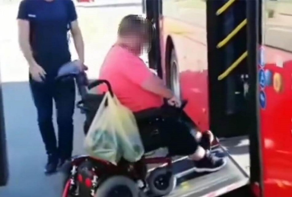 BEOGRAD: Vozač GSP nije htio da spušti rampu muškarcu s invaliditetom
