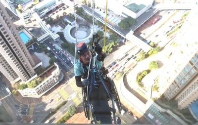 Lai – prvi korisnik kolica koji se popeo na neboder visine 250 metara