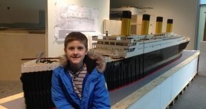 Karl Bejnjar Bigison - dječak s autizmom izgradio najveću repliku Titanika od Lego kockica