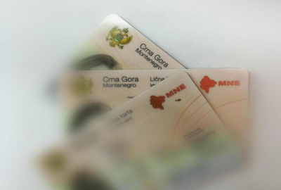 DOK ADVOKATI TVRDE DA SU OVJERENA PUNOMOĆJA VALIDNA, BANKE NE DOZVOLjAVAJU OPUNOMOĆENIM GRAĐANIMA PRISTUP NOVCU ZA NEPOKRETNE ČLANOVE FAMILIJE BEZ NjIHOVE NOVE LIČNE KARTE