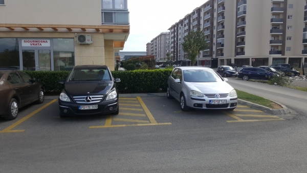 Nepropisno parkirani utiču na život OSI